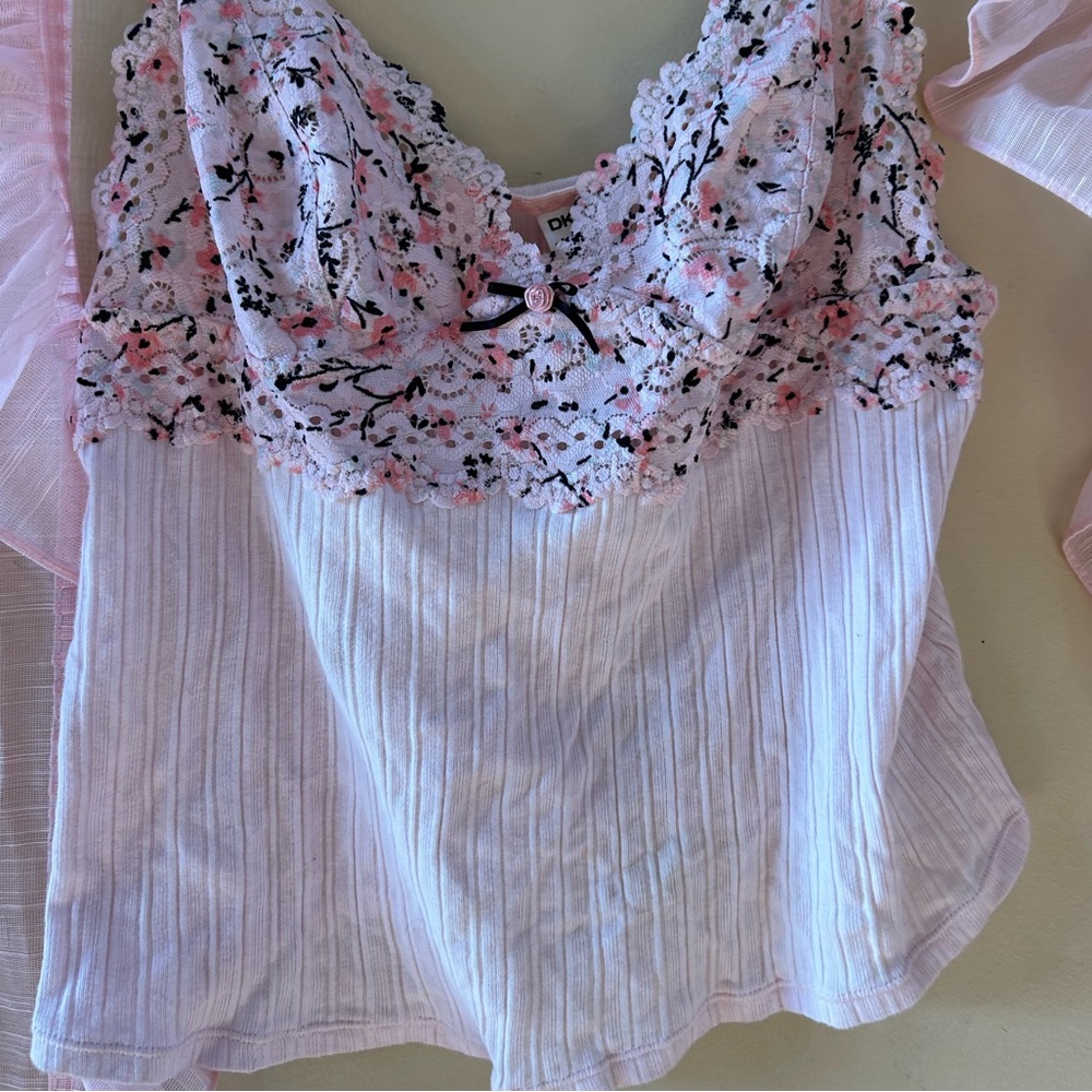 Cute pink dkny cami!✨💗 perfect for spring!🌸